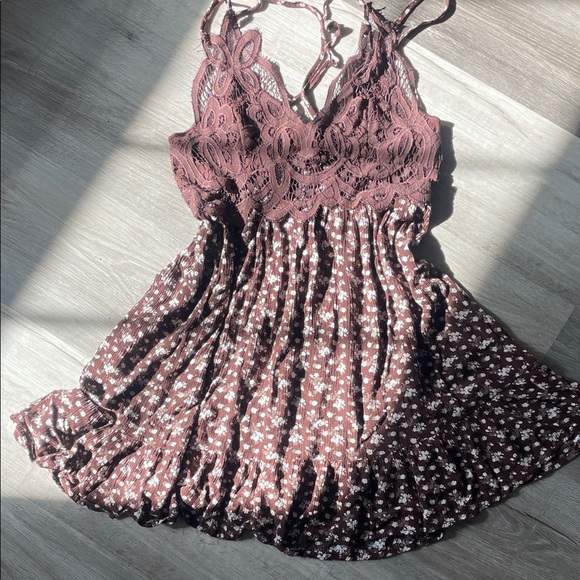 Trixxi Dresses & Skirts - Trixxi Brown Lace Floral Dress